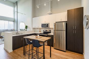 Dual-toned kitchen cabinets